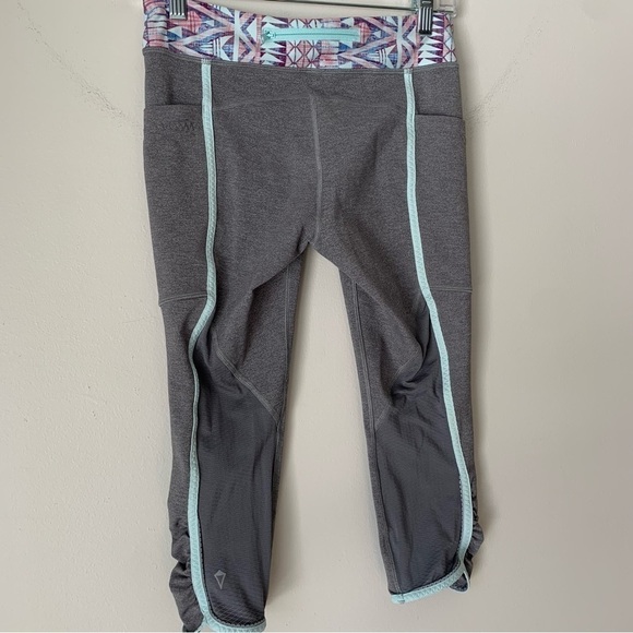 Ivivva By Lululemon for Youth Girls Gray Crop Leggings Size 14 - Picture 4 of 7